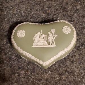 Wedgwood Green and White Heart-Shaped Jewelry Box